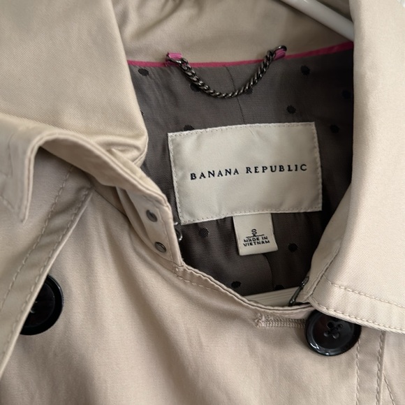 Banana Republic classic trench coat. - Picture 2 of 3